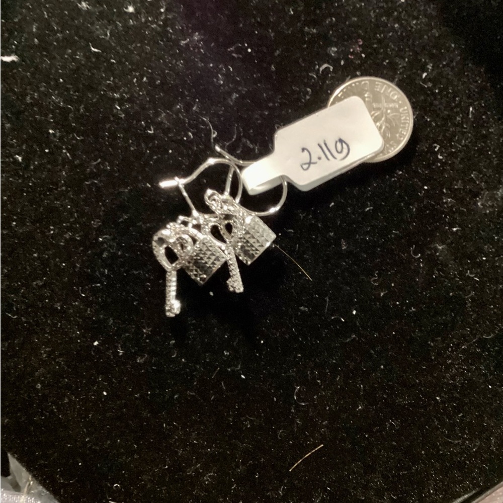 18K White Gold Lock and Key Design - Picture 4 of 9
